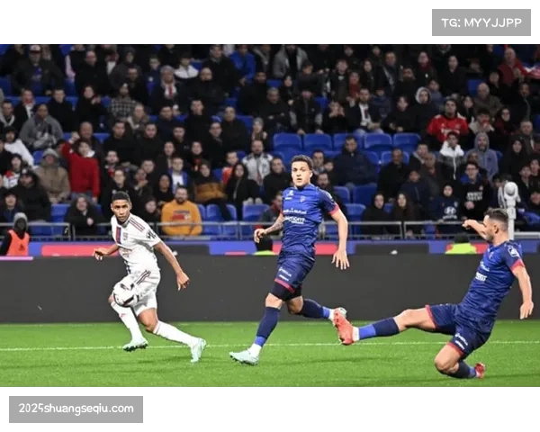 特写:克莱蒙门将凭借多次关键扑救与出击,当选四月最佳防守球员 特写:克莱蒙门将凭借多次关键扑救与出击,当选四月最佳防守球员